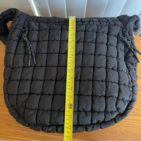 Urban Fit by Urban Expressions Quilted Puffer Leda Hobo Bag Black - Picture 10 of 12